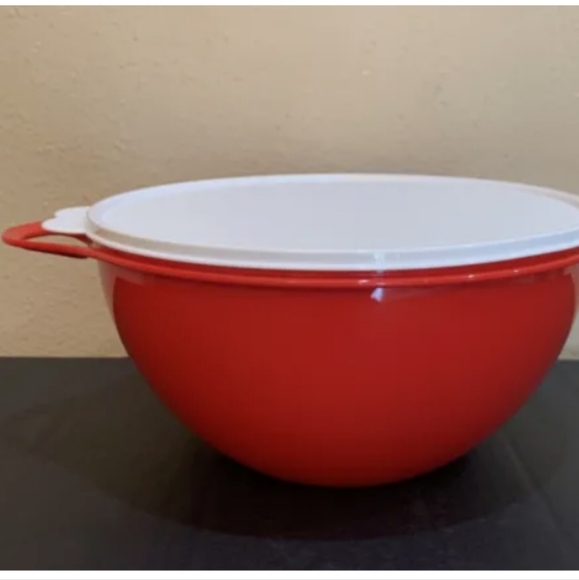 Tupperware Thatsa Mixing Bowl Medium Holidays Red & White Color 19 Cup capacity! - Picture 7 of 11